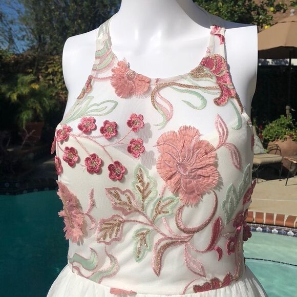 Sequin Hearts White Halter floral Gown Sz 5 - Picture 3 of 8